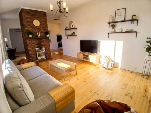Renovated 3BD With Pool And Spa Bath - Accommodation Fremantle 2