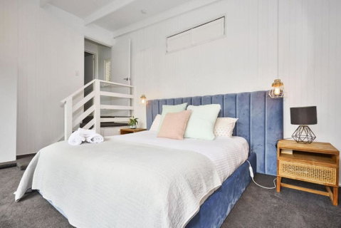Renovated 5 Bedroom Retreat With Deck Fireplace - Accommodation Fremantle 3