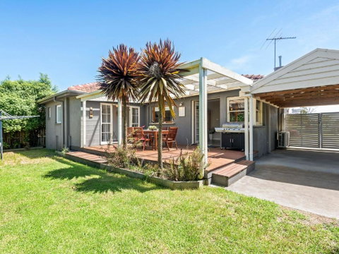 Resarf Retreat - Accommodation Fremantle 0