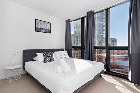 Resort-style Docklands Riverview Stay With Parking - Accommodation Fremantle 1