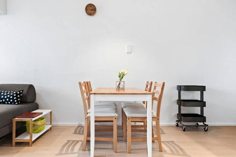 Resort-style Docklands Riverview Stay With Parking - Accommodation Fremantle 3