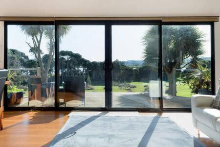 Retreat By The River - Views Wi-fi & Parking - Accommodation Fremantle 3