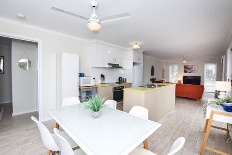River Retreat - Accommodation Fremantle 3