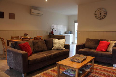 River Rock Cottage Centrally Located And Dog Friendly - Accommodation Fremantle 0