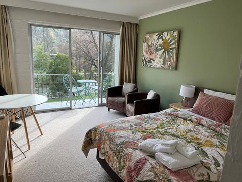 Riverbank Park MOTEL - Accommodation Fremantle 1