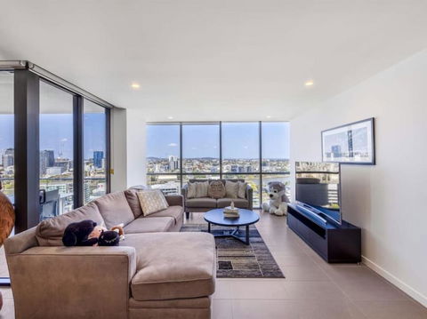 Riverview 2BR Delicate Apt, 1min To Train Station - Accommodation Fremantle 1