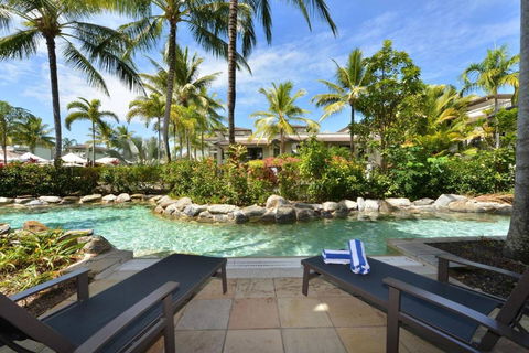 Resort-style Swim Out - A True Tropical Oasis - Accommodation Fremantle 0