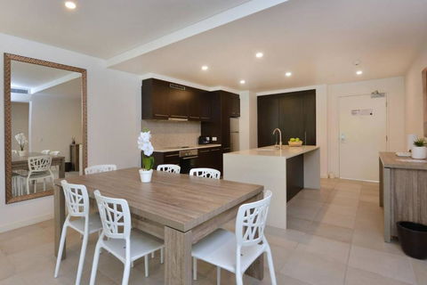 Resort-style Swim Out - A True Tropical Oasis - Accommodation Fremantle 3