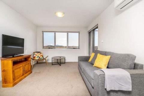 Relaxing 2BR Apt In North Point Complex - Accommodation Fremantle 0