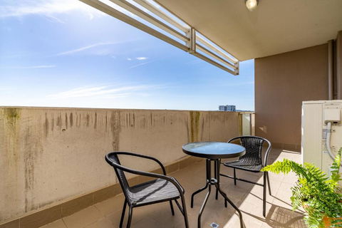 Relaxing 2BR Apt In North Point Complex - Accommodation Fremantle 3