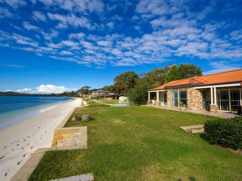 Salamander Beach Front - Accommodation Fremantle 0