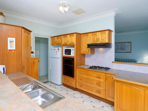 Salamander Beach Front - Accommodation Fremantle 3