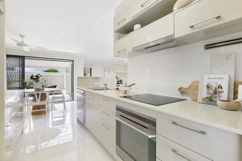 Riviera Road Miami - 4BRM Dual Villa - Accommodation Fremantle 2
