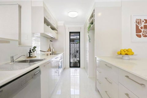 Riviera Road Miami - 4BRM Dual Villa - Accommodation Fremantle 3