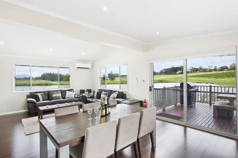 Romantic Lakehouse Set In A Private Vineyard In The Hunter Valley - Accommodation Fremantle 2