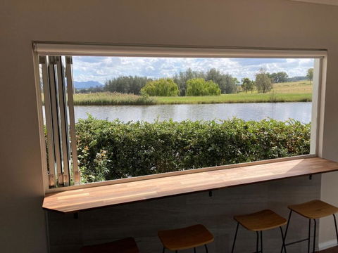Romantic Lakehouse Set In A Private Vineyard In The Hunter Valley - Accommodation Fremantle 3