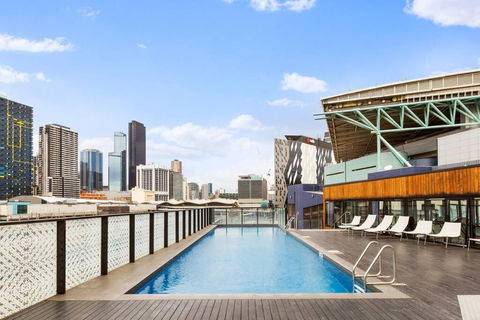 Rooftop Pool 2BR Apt At Marvel Stadium With Free Parking - Accommodation Fremantle 3