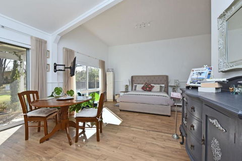 Rose Cottage Studio Romantic Or Solo Getaway. Spa, Games Room - Accommodation Fremantle 1