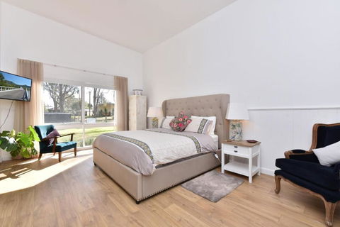 Rose Cottage Studio Romantic Or Solo Getaway. Spa, Games Room - Accommodation Fremantle 2