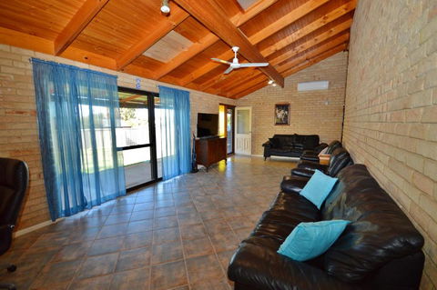 Rossys Retreat - Kalbarri WA - Accommodation Fremantle 0