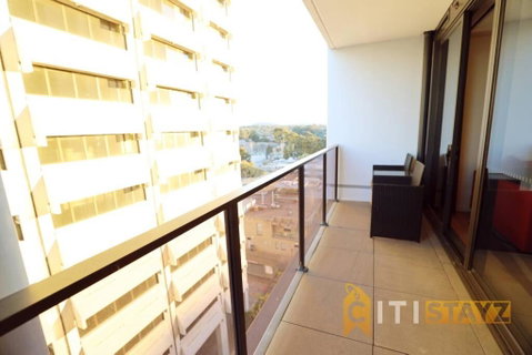 Ruby Red, 1Bd 1Bth Apt - Woden CBD - Accommodation Fremantle 2