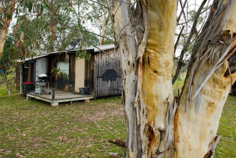 Rustic Cabin With Moon Bathing For A City Escape - Accommodation Fremantle 0