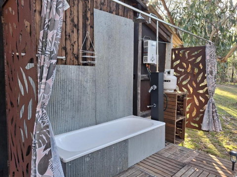 Rustic Cabin With Moon Bathing For A City Escape - Accommodation Fremantle 2