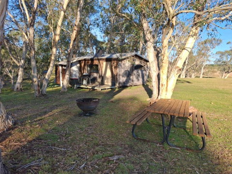 Rustic Cabin With Moon Bathing For A City Escape - Accommodation Fremantle 1