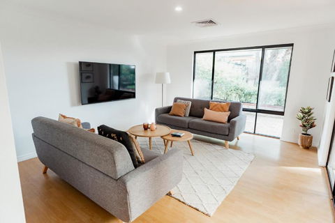 Salhus - Sleep In King Beds & Easy Walk To Town - Accommodation Fremantle 1