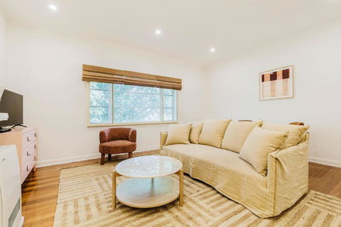 Salmon Calm - Trendy Velvet Allure By Albert Park - Accommodation Fremantle 2