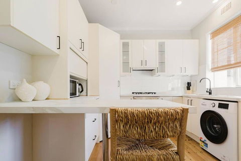 Salmon Calm - Trendy Velvet Allure By Albert Park - Accommodation Fremantle 1