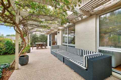 Salt Air Hideaway With Lush Backyard - Accommodation Fremantle 2