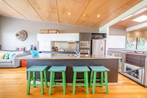 Saltwater 5 - Sleeps 8 - Close To Main Beach - Accommodation Fremantle 1