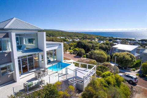Salty Kiss I Private Properties - Accommodation Fremantle 0