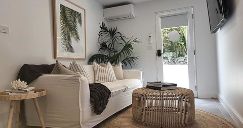 SALTY PALMS -Seaside Studio Apartment - Accommodation Fremantle 3