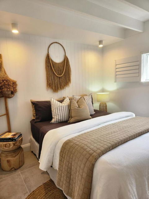 SALTY PALMS -Seaside Studio Apartment - Accommodation Fremantle 1