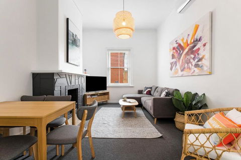 Salty Pines - 3BR House Glenelg South - Accommodation Fremantle 0
