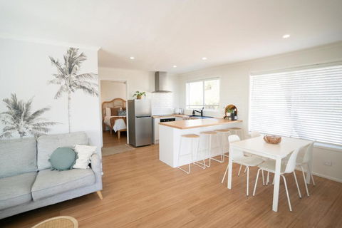 Sanbis Cabin - Hidden Boutique Retreat, Sea Views - Accommodation Fremantle 2