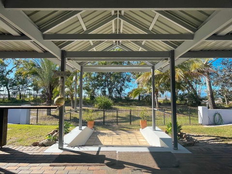 Sand N Sea - Burrum Heads- Beachfront- 4BR- Aircon -Pets Welcome - Accommodation Fremantle 1