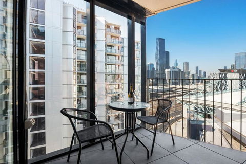 Rooftop Pool Stunning Apt At Marvel Stadium With Free Parking - Accommodation Fremantle 3