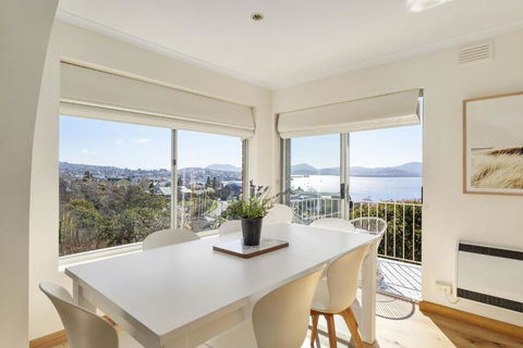 Sandcastle At Sandy Bay Perfect Location Views - Accommodation Fremantle 2