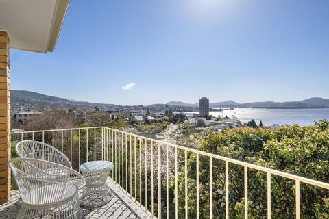 Sandcastle At Sandy Bay Perfect Location Views - Accommodation Fremantle 3