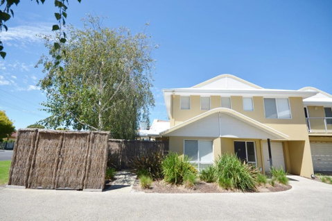 Sandpiper 10 - Close To Town And Beach - Accommodation Fremantle 0