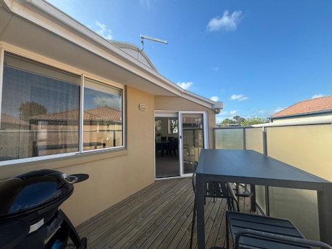 Sandpiper 10 - Close To Town And Beach - Accommodation Fremantle 3