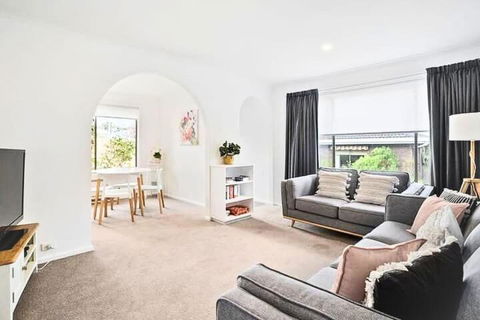 Sandy Bay Cozy Cottage Close To CBD - Accommodation Fremantle 0