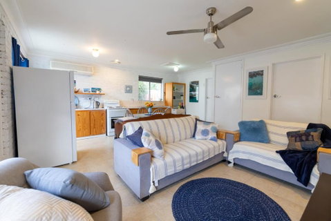 Shabby Chic Shack - 2 Bedroom Beach Cottage - Accommodation Fremantle 2