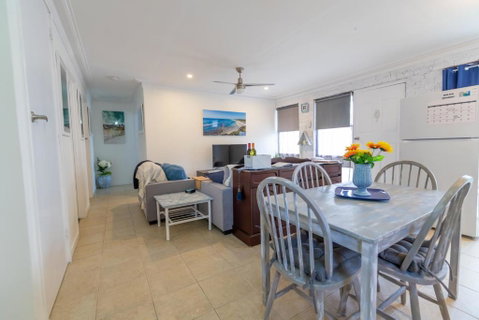 Shabby Chic Shack - 2 Bedroom Beach Cottage - Accommodation Fremantle 1