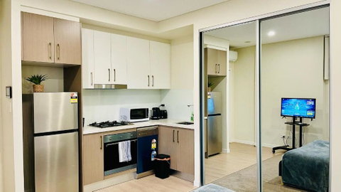 Studio Near Airpot Bay City With Parking - Accommodation Fremantle 2