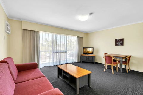Suite With Kitchen WiFi Easy Access To Motorway - Accommodation Fremantle 0