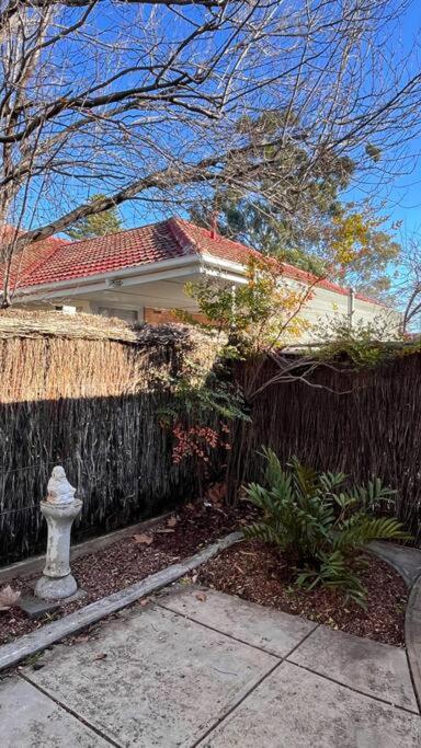 Sunny Retro Home Burnside Area - Accommodation Fremantle 1